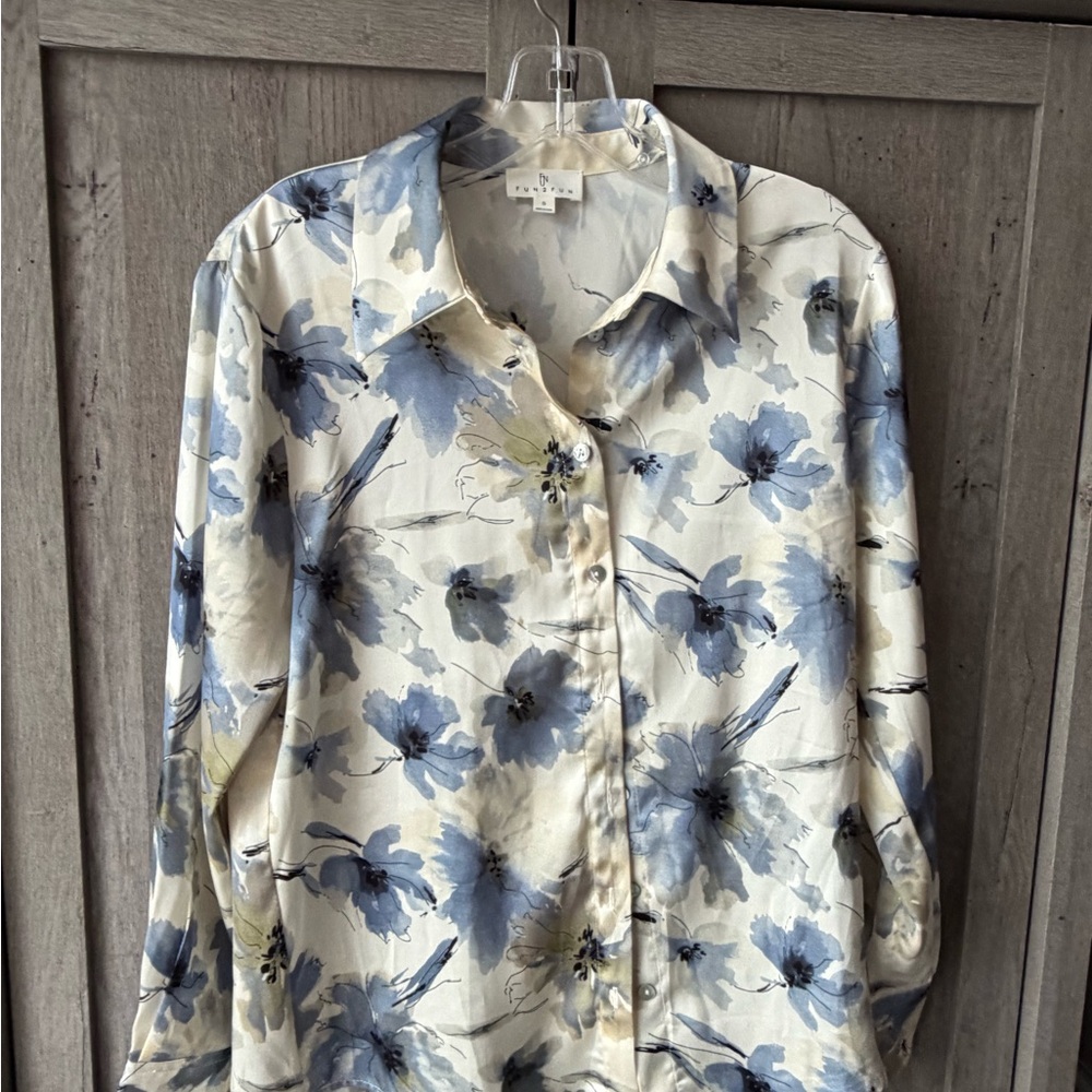 fun 2 fun Blue & Cream Floral Button-Front Blouse